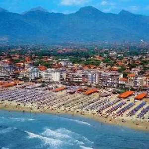 https://hotel-montecarlo-lido-di-camaiore.it-tuscanyhotel.com
